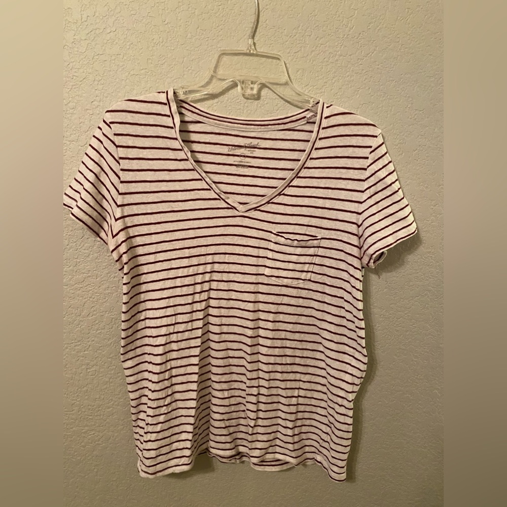 Universal Thread red & white striped v-neck short sleeve